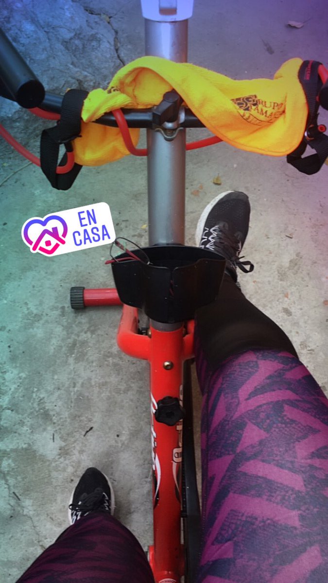 Aomame84's tweet photo. #YoEntrenoEnCasa  spinning y bandas de resistencia 😬😌💪🏻☝🏻😌#AquiYaSeEntreno #CuarentenaFit  Esto ya quedó #FelizViernesATodos https://t.co/9fwM3o5XSw