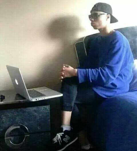 Esperando mais 10min pra live do orochi começar