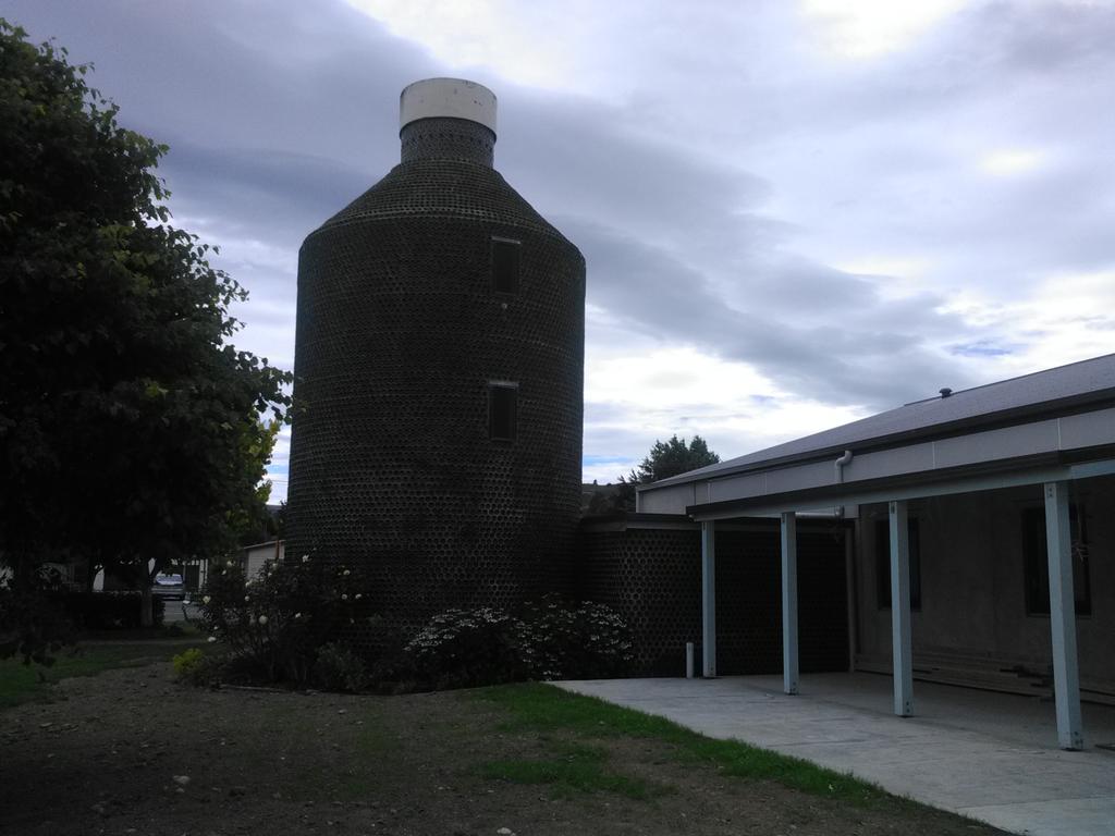 OtautauT's tweet photo. @OtautauT #MuseumsUnlocked #Aotearoa #Murihiku #AustraliaAndNewZealandDay #Switzers  Waikaia Museum, "Bottle House" https://t.co/f32eIOXBHO