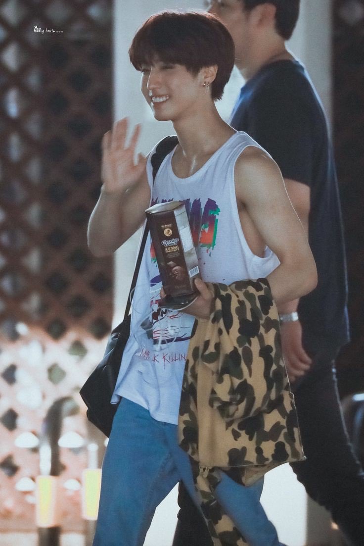 hancontents's tweet image. so there’s this guy named Han...