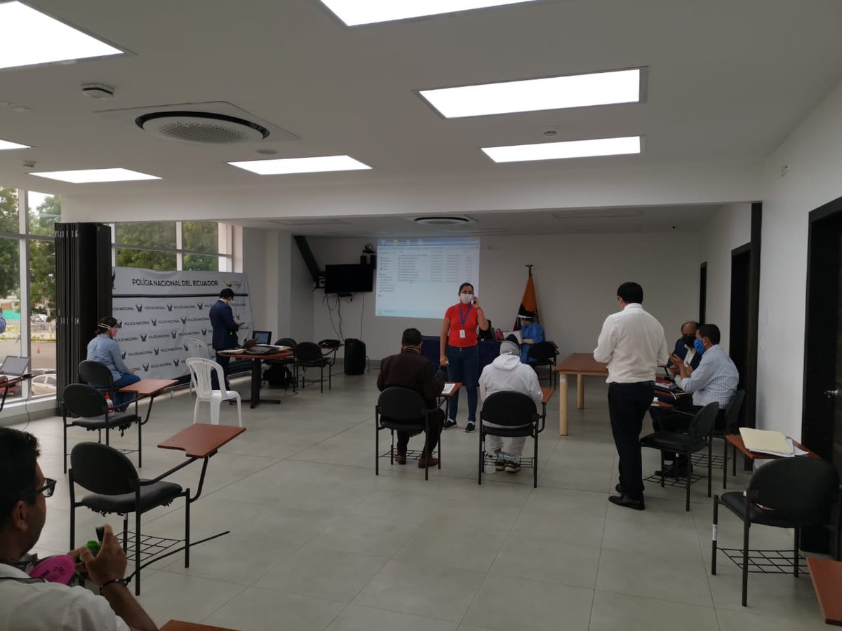 ecuainm_oficial's tweet photo. ▶️#IMPORTANE De las 9 personas detenidas en operativo #Fortuner realizado en #Manabí, a 7 se les otorgó prisión preventiva, mientras que 2 recibieron medidas alternativas. Fiscalía formuló cargos de lavado de activos. Además, se ordenó prohibición de enajenar bienes. https://t.co/hNqxQKpdoK