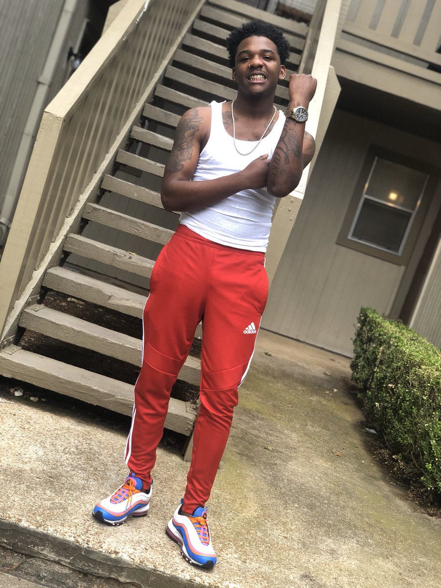 PVO_Rod's tweet photo. #TrillLikeTiny #LLBro 🦍💙 https://t.co/46QVvkqQ3N