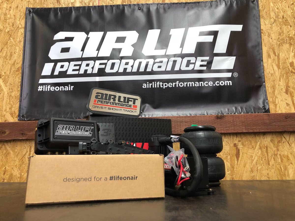 I can’t thank @air_lift_performance enough for jumping on this build with me. I went with the 3H air management setup, they got me dialed in with 4 of their Dominator air bags and set me up with a Viair 444 dual pack. This truck is gonna have it all. Style and Drivability.