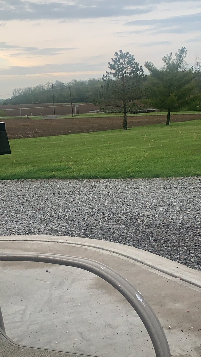 jlmason2011's tweet photo. Enjoying a nice spring evening here on the farm #ohiofarms #SocialDistancingatitsbest #lifeisgood https://t.co/8cKE45Eiht