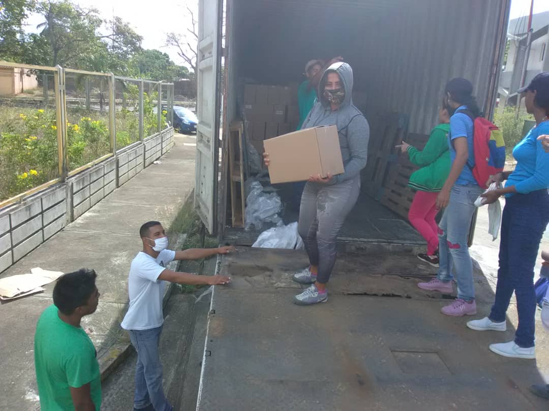 CLAPFLORE1VF's tweet photo. #ProtecciónyAcción Gracias al esfuerzo del Gobierno Bolivariano, a través de @Sob_Patriota se distribuyó 115,3 tm de alimentos a 9 mil 627 familias de los municipios Cedeño y Ezequiel  Zamora en #Monagas  @yelitzePSUV_ @LealTelleria @MinAlimenVen https://t.co/SP53CDDvUT