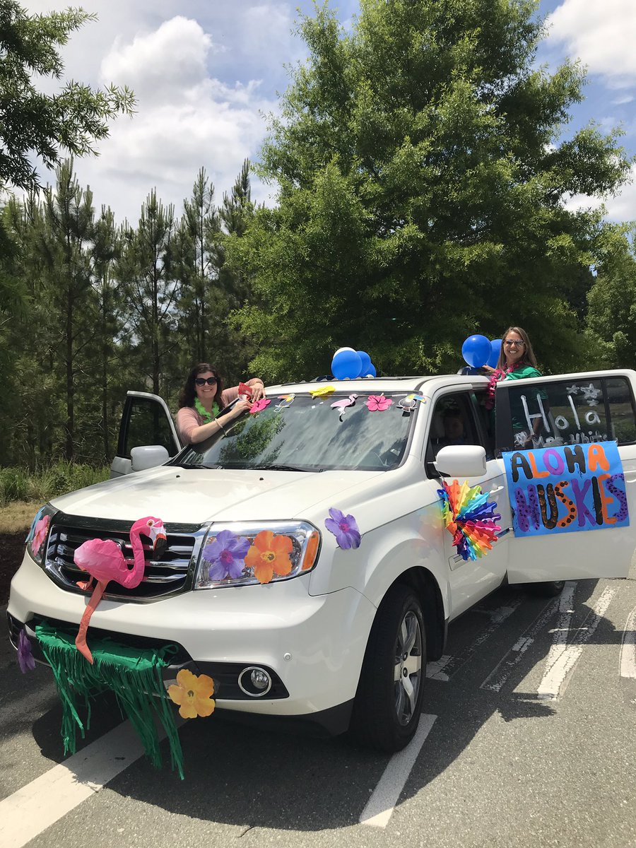 TaraYunker's tweet photo. Today was an amazing day!! Thank you to the HDE staff AND to so many students and families for their posters, smiles, and waves! ❤️ Such an amazing experience! #highcroftathome @HighcroftDrive @PtaHighcroft @HDECounselors @sarabowers2020 https://t.co/mdeMnY9Ucz