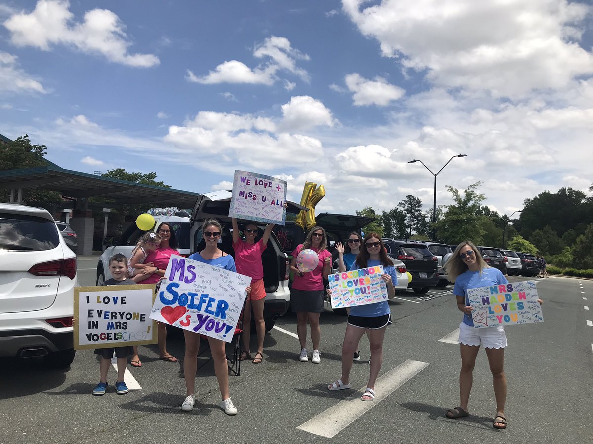 TaraYunker's tweet photo. Today was an amazing day!! Thank you to the HDE staff AND to so many students and families for their posters, smiles, and waves! ❤️ Such an amazing experience! #highcroftathome @HighcroftDrive @PtaHighcroft @HDECounselors @sarabowers2020 https://t.co/mdeMnY9Ucz