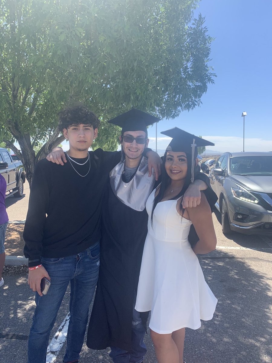 w_meaty's tweet photo. Finally done. Thank for everyone who made high school kinda decent. So happy to have graduated. https://t.co/dJ6shWUuP8