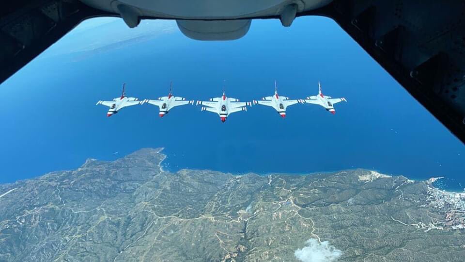 Travis60AMW's tweet photo. Oh, what’s up, @AFThunderbirds. Got that #TankerThirst? #TeamTravis was more than happy to have a hand in today’s #AmericaStrong salute to those on the front lines of the #COVID19 battle. Big kudos to our KC-10 aircrews who fueled this monumental flyover. #TravisStrong #ReadyAF https://t.co/yDmSl8jZSY