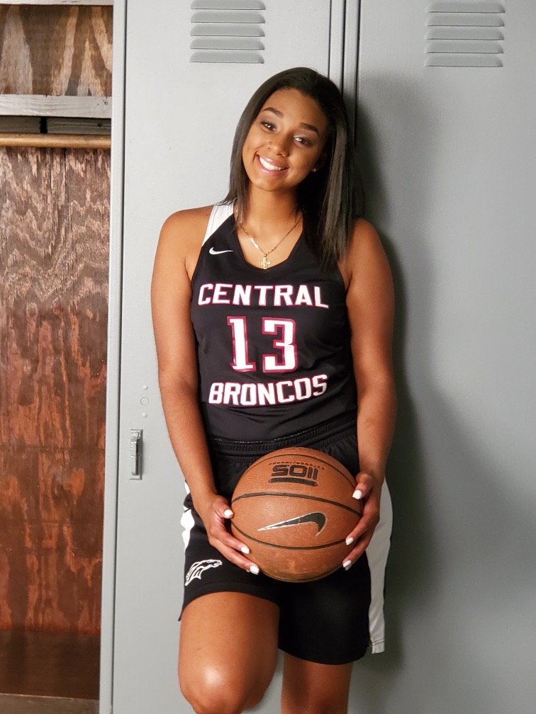 Congrats to 2020 @LeNyasia Freeman on her commitment to continue her academic/athletic career at Mary Baldwin University. Very proud of you 💯💪🏽🏀🙏🏽❤

#Fastbreak #Fam #Alumni #Broncos #FightingSquirrels #NextChapter #Blessed