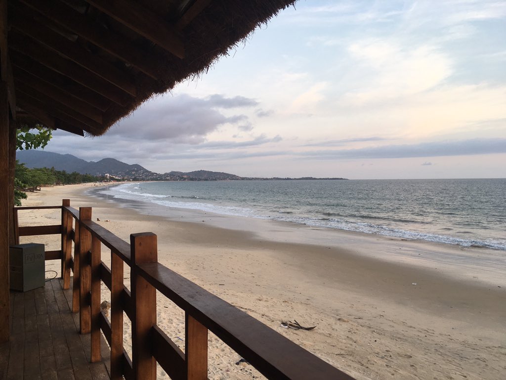 sandralako's tweet photo. During these challenging #COVID19 times I am thankful I can go to #LumleyBeach for exercise and to enjoy the amazing views. Don’t forget to stop and take in the beauty around you.
#alwaysamazed #sunsetsky #homesweetsalone #thankful #thisissierraleone #SaloneTwitter #SierraLeone https://t.co/PCH5ZdlF5p