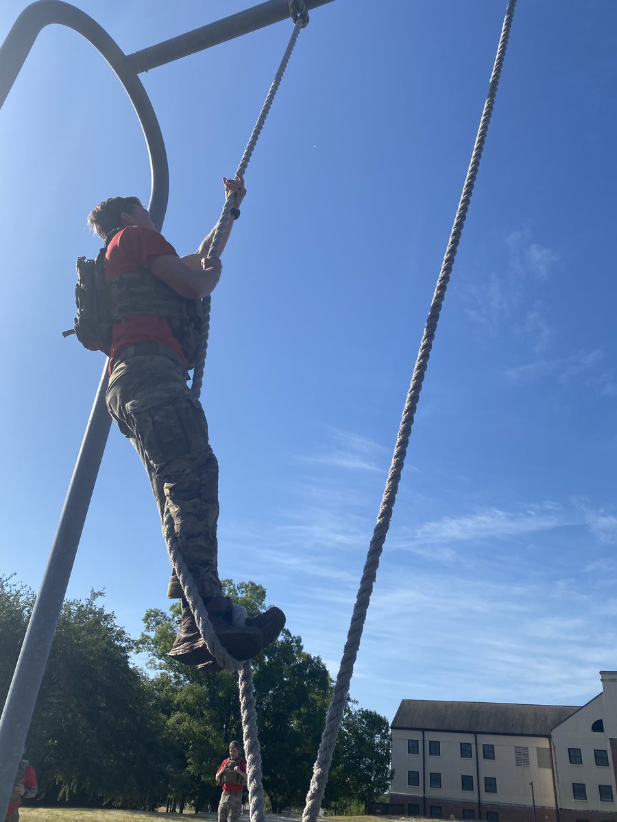 ClaytonMettern1's tweet photo. Today Red Falcon Paratroopers honored the service, life, and sacrifice of SFC Brown and CPL McCants by conducting a Hero WOD. Their memory serves as reminder of the relentless pursuit of excellence and the sacrifice so many before us have made. #letsgo #AATW #AlwaysRemember https://t.co/F48TM6kkhY