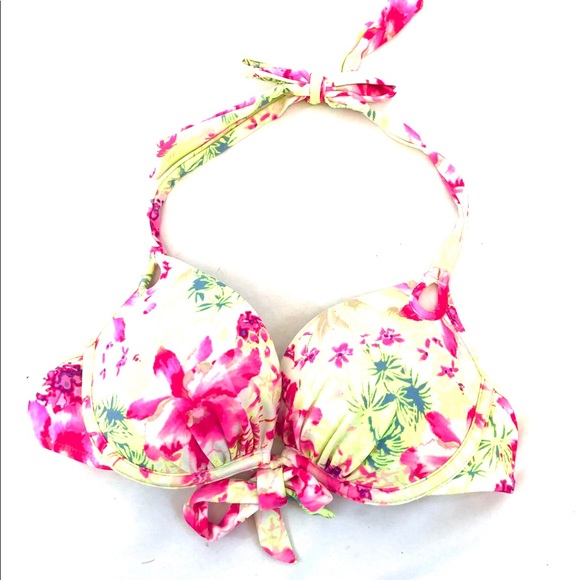 ceceily_p's tweet photo. So good I had to share! Check out all the items I'm loving on @Poshmarkapp #poshmark #fashion #style #shopmycloset #victoriassecret #michaelkors: https://t.co/uGdUukGOLF https://t.co/ZdXmL9tTsk