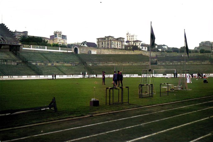 FOTOS HISTORICAS O CHULAS  DE FUTBOL - Página 17 EYGX3dzWoAABxRj?format=jpg&name=small