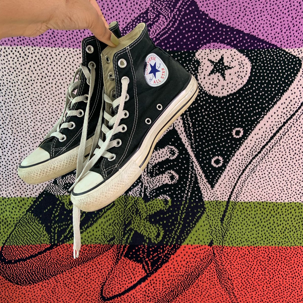 _katiusciaa's tweet image. Y’all know I love to knit and I’ve been focusing on ways to use knitting outside of fashion, but as an art medium.
Knitted some chucks and a bucket hat for Converse’s latest digital campaign #createathome that is focused on creativity during the impact of COVID19.