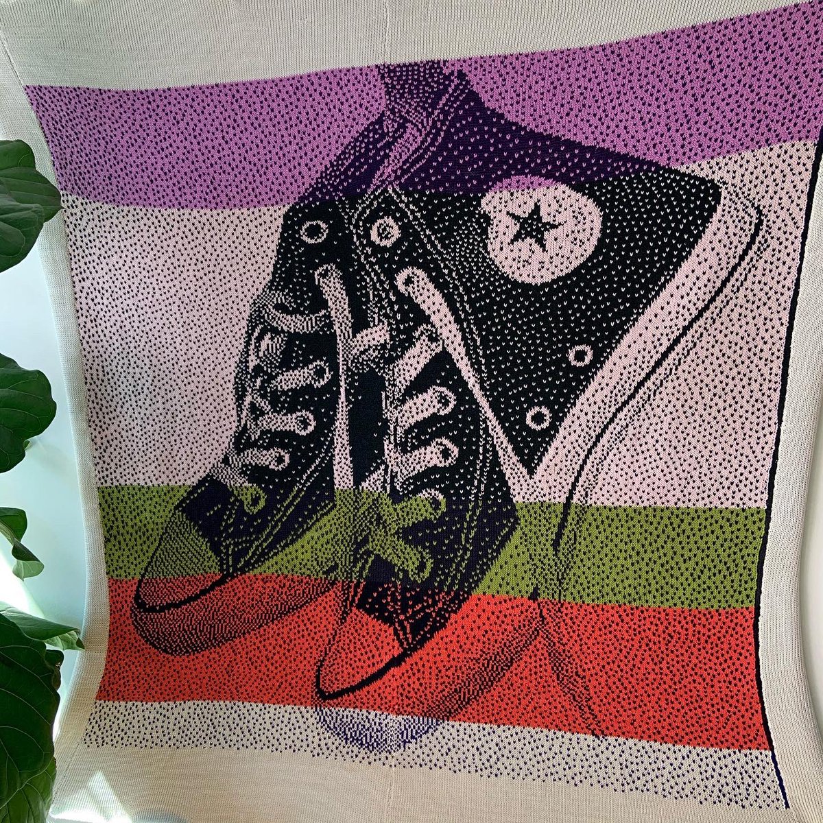 _katiusciaa's tweet image. Y’all know I love to knit and I’ve been focusing on ways to use knitting outside of fashion, but as an art medium.
Knitted some chucks and a bucket hat for Converse’s latest digital campaign #createathome that is focused on creativity during the impact of COVID19.