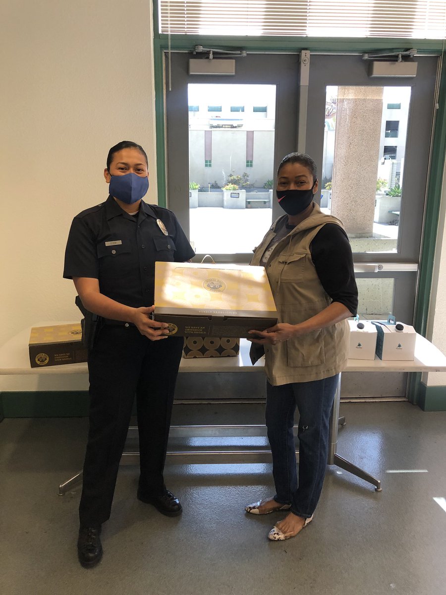 LAPD77thSt's tweet photo. Today we were surprised with a very thoughtful appreciation breakfast. Community members provided our Officers and Detectives with coffee and bagels. We are constantly humbled by our loving community. Thank you for your support! https://t.co/jjiSH8duZN