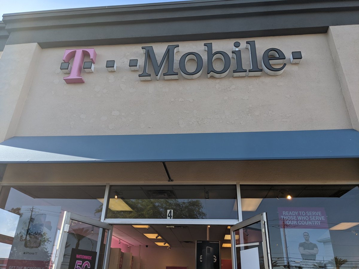 BBrobile's tweet photo. Come see us at Tropicana and Jones in the heart of the Vegas Area and get those free tablets before they are all sold out! https://t.co/8N3rHVQTYr