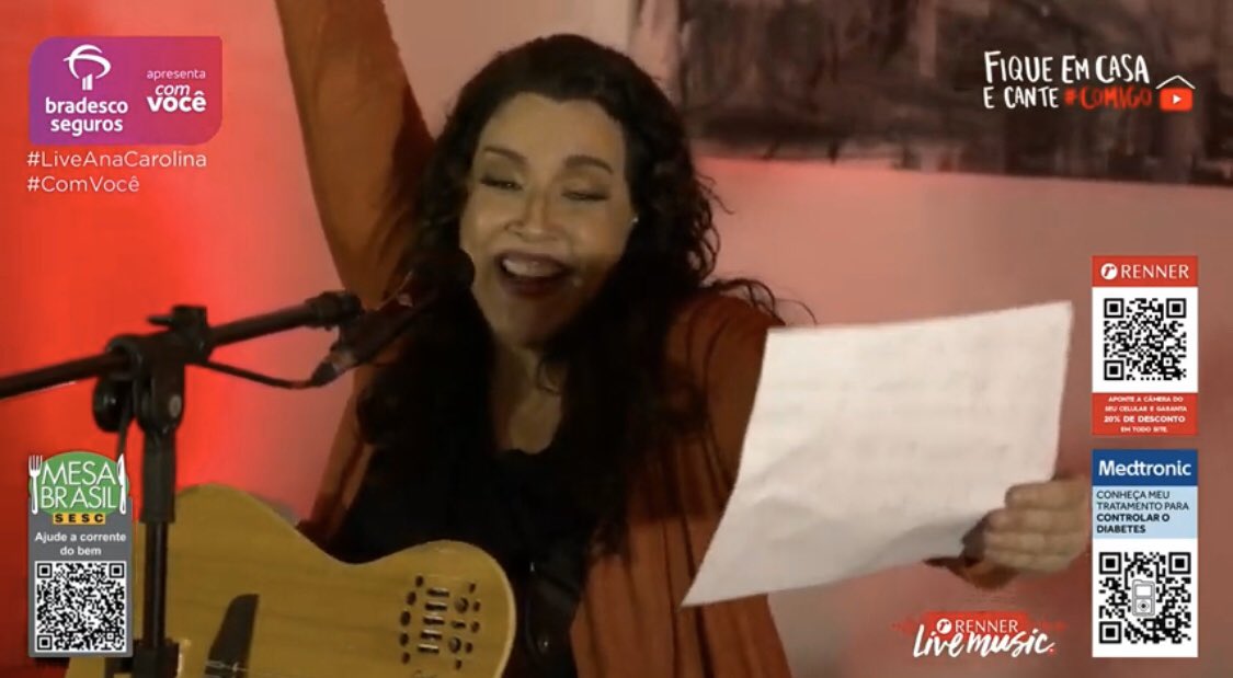 sigaanacarolina's tweet photo. A felicidade da Ana em ver que estamos nos TTs: TUDO PARA NÓS #LiveAnaCarolina ❤️ #equipeAC https://t.co/Uj2SBLpNNq