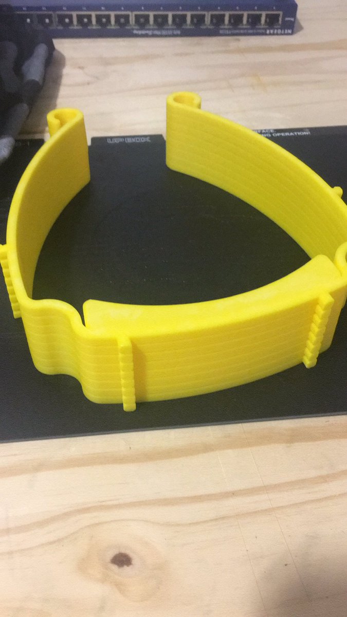 upandspace972's tweet photo. Nos imprimantes 3D tournent à plein régime pour la fabrication de visières de protection #COVID19 et les demandes affluent... comme quoi la production locale prends du sens en cette  période de crise.
#impression3D #visieres #fabricationLocale #opensource #Fablab https://t.co/StJllVMfC5