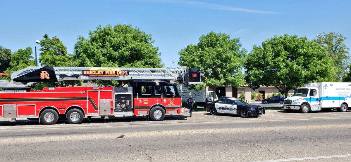 djimenez22's tweet photo. #BattleOfTheBadges @ReedleyPolice @reedleyfiredept #SequoiaSafetyCouncil #ReedleyCa
#Out4Blood 🚔🚒🚑 Still anhour to go💉 https://t.co/36M55eBvLG
