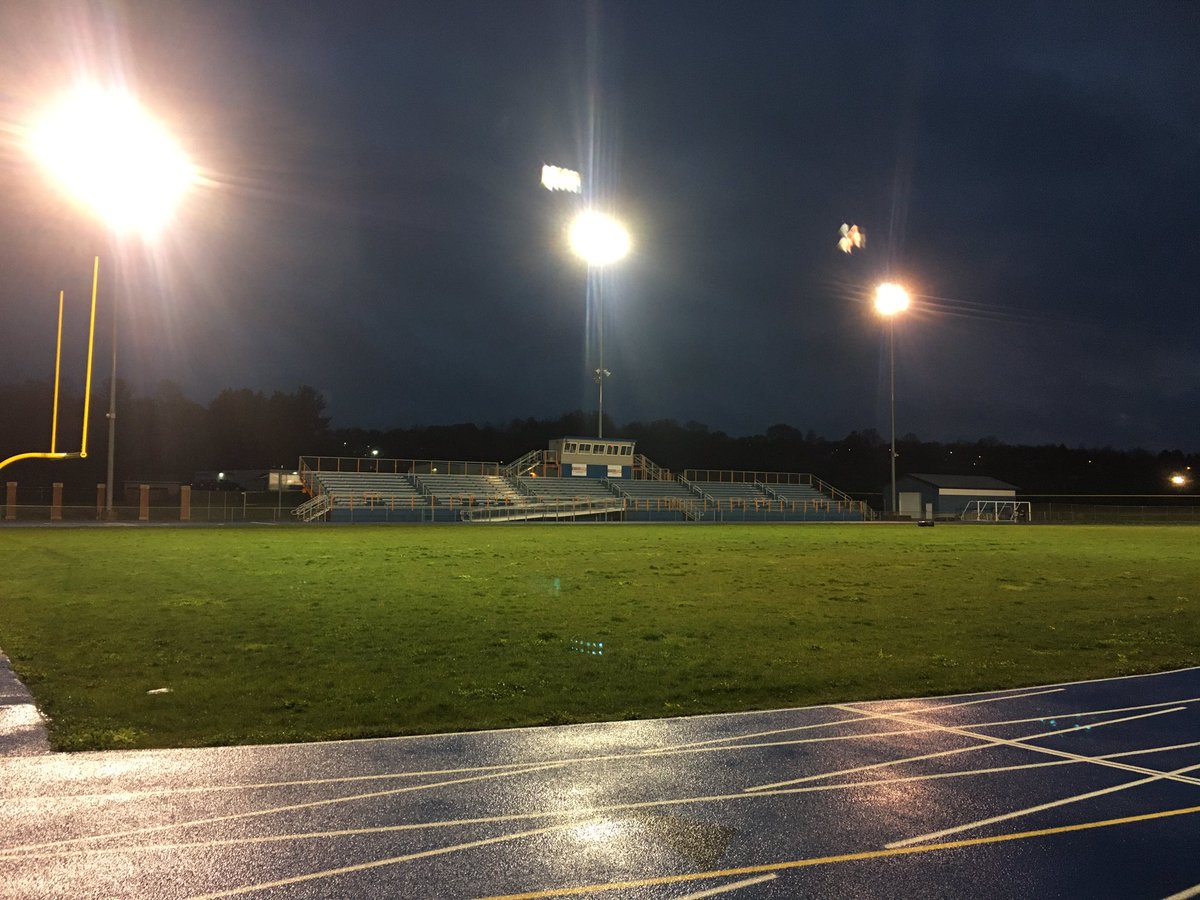 oneidasac's tweet photo. Great tribute for our O-Town 2020 seniors tonight, we appreciate you! We’ll get through this, together. #gooneida #otownstrong https://t.co/DbEAyxJ0IC