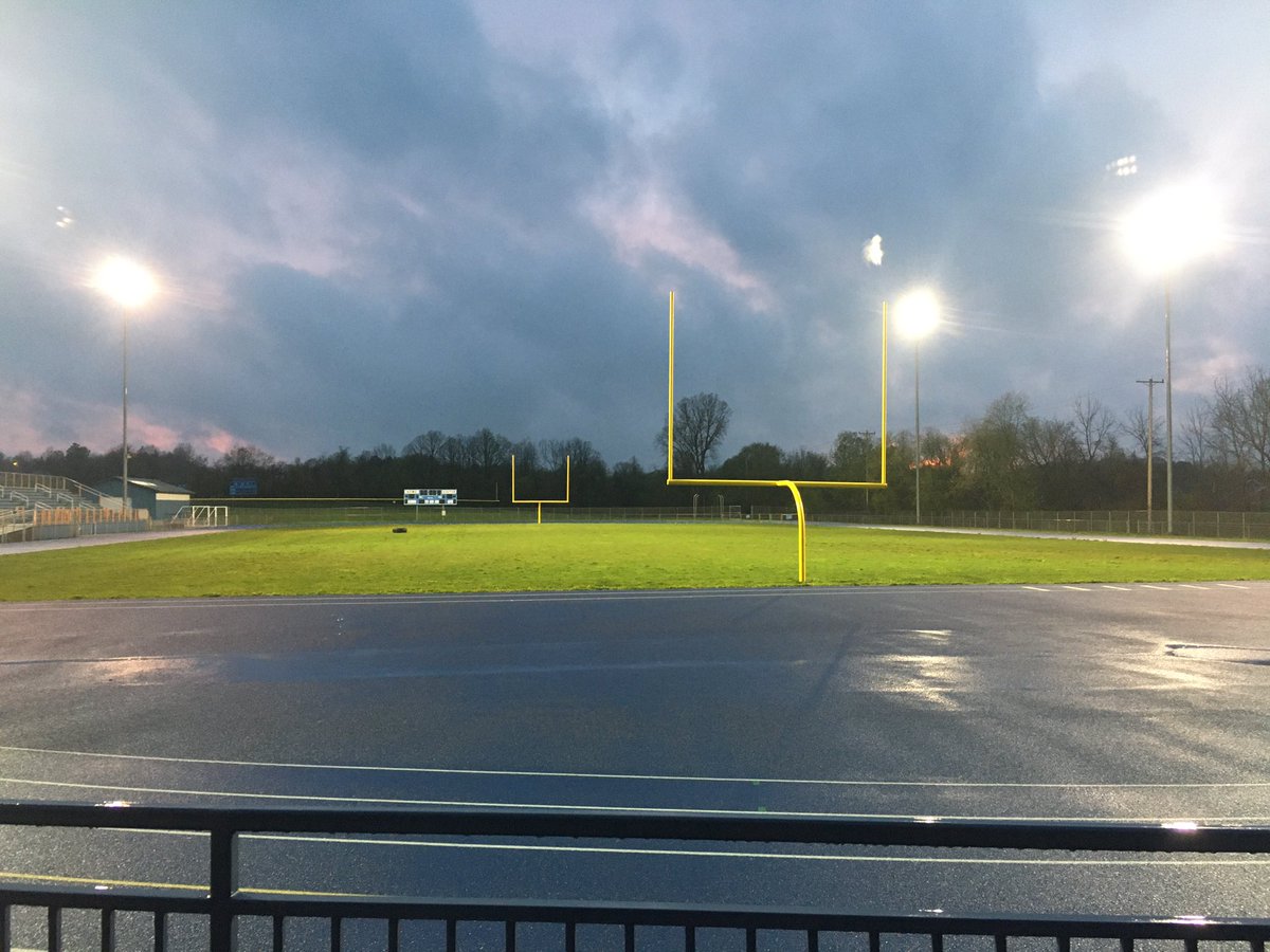 oneidasac's tweet photo. Great tribute for our O-Town 2020 seniors tonight, we appreciate you! We’ll get through this, together. #gooneida #otownstrong https://t.co/DbEAyxJ0IC