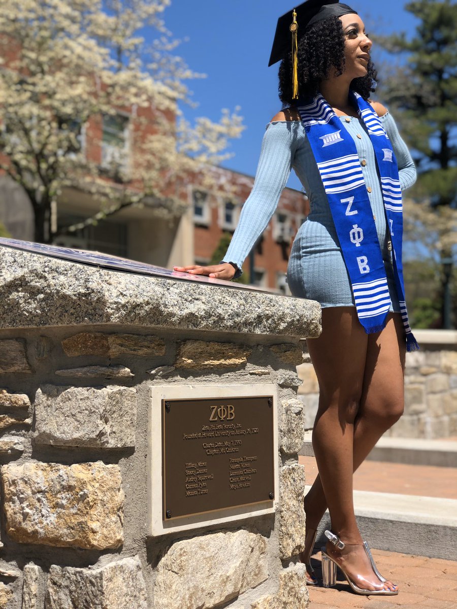 itsroofis's tweet photo. Hey Twitter, I GRADUATED!!!!!
ZPHI to my Sorors 💙
Shoutout to App State https://t.co/CUFfJQ51Vg