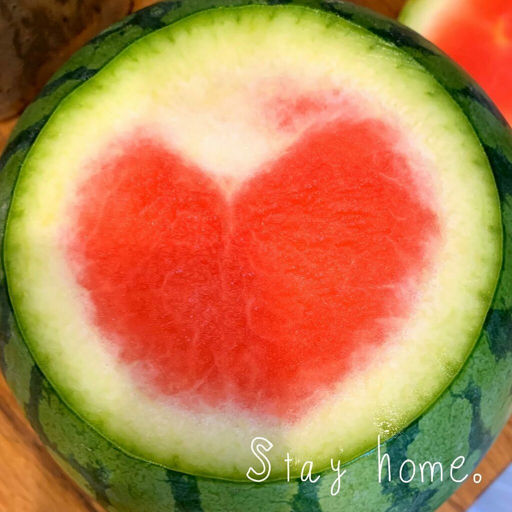 There’s a heart in this watermelon. You see it, too. Right? I’ll take it as a sign. Of what, I’m not sure, but something good. ♥️ 🍉♥️ 🍉 #stayhome instagr.am/p/CAOt05jjkDa/