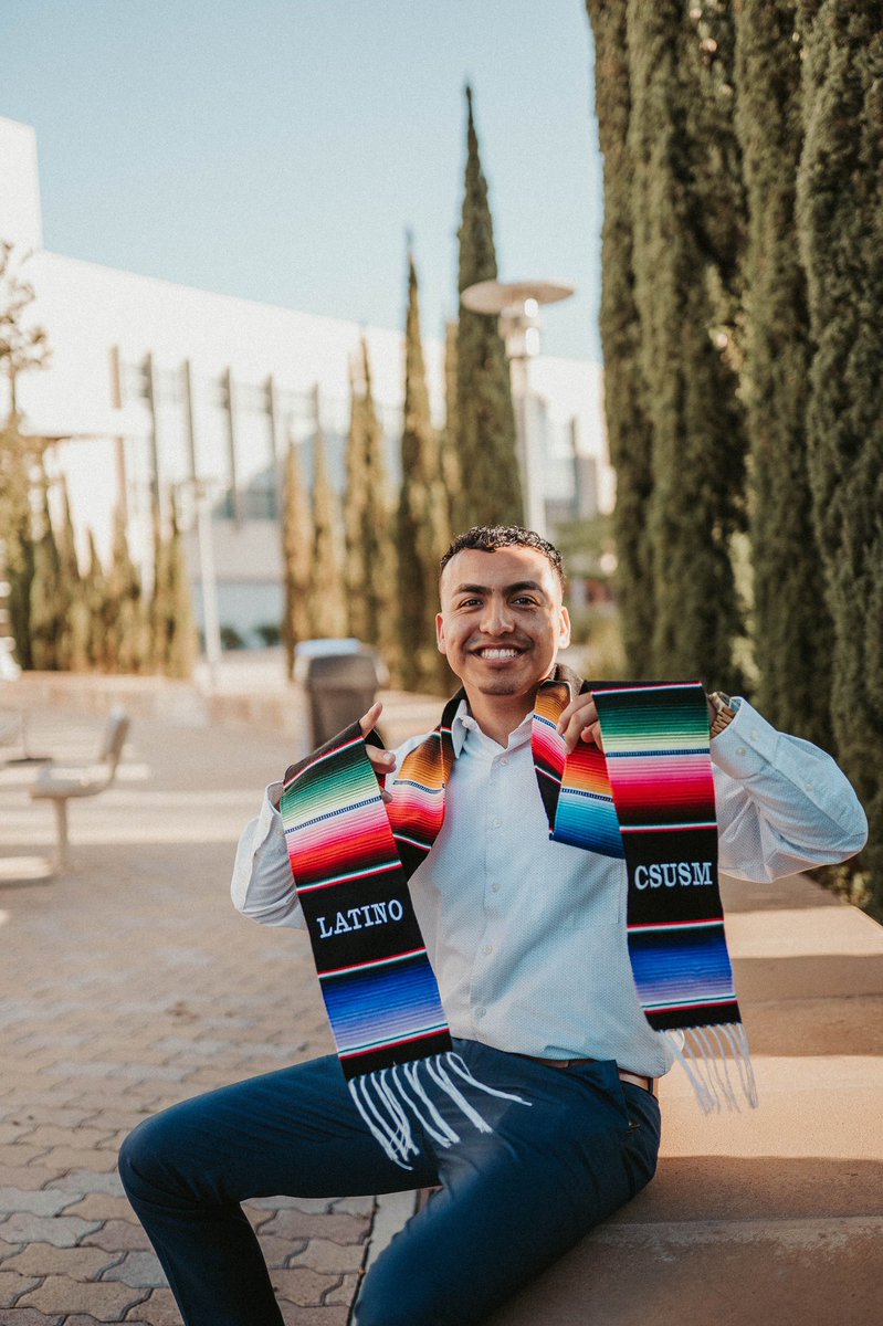 jjduran100's tweet photo. Latino with a B.A. and on his way to graduate school at Stanford University 🌲. #csusm2020 #SiSePudo #forgottheshoes :( https://t.co/HmmEEtAXjs