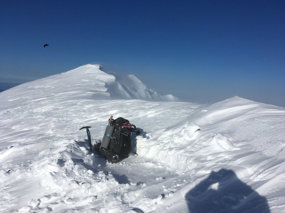 lemoineer's tweet photo. #heydan celebrated MtStHelens 40th anniversary and my 60th bday by bivouacing on the summit ridge Feb 19. A bit of wind! https://t.co/wHD6ORgyjm