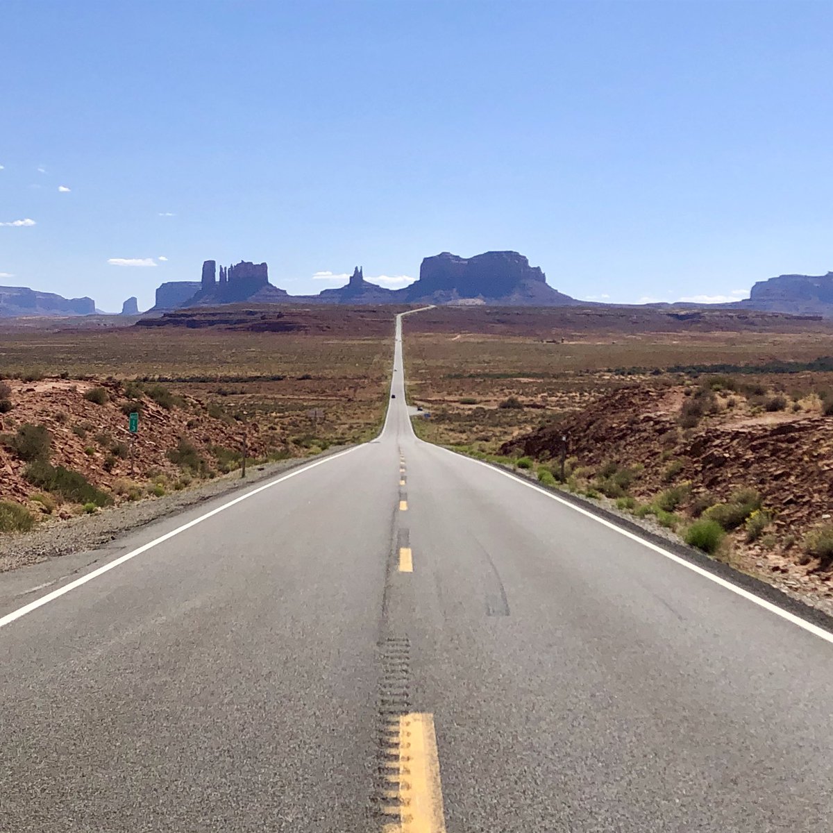 mattmcgrathaz's tweet image. I’m not very touristy but for some reason I’m almost always compelled to stop and take the #ForrestGump photo when I drive through #monumentvalley.  #iwasrunning