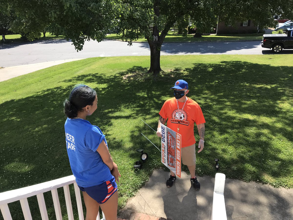 MathAnyWay's tweet photo. Thank you Glenn High School and Mr. Tribby for helping my daughter celebrate her Senior year by providing her with a Senior sign.👏🏼👏🏼🎈🎈🎊🎉 https://t.co/YBnQVclUfZ