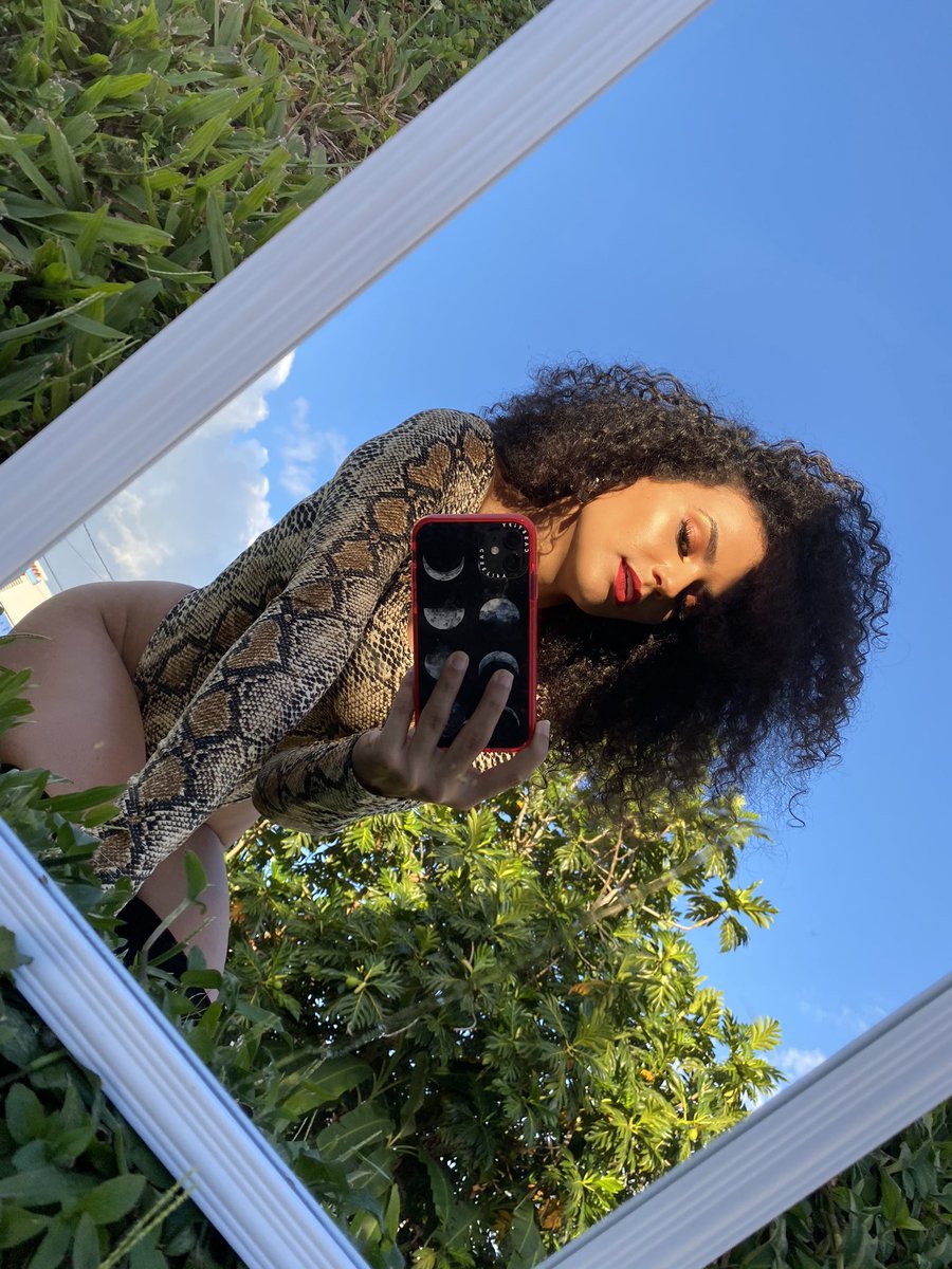 Saaanndriii's tweet photo. Hay días en los que te levantas y te sientes más jeva que nunca💋 
Mujer, levanta esos ánimos y ponte más hermosa de lo que eres PARA TI Y POR TI. #DesdeCasa #MirrorChallenge #FeelingMySelf #Home #Jayada https://t.co/fAwoRQboNK