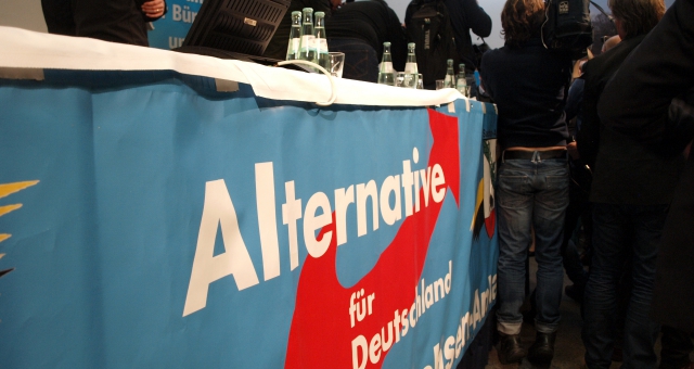 SimplyNewsDe's tweet photo. SPD-Chefin sieht AfD von rechtsextremem Gedankengut durchdrungen https://t.co/qEWd7sZZyq https://t.co/liKYyPW7Zk