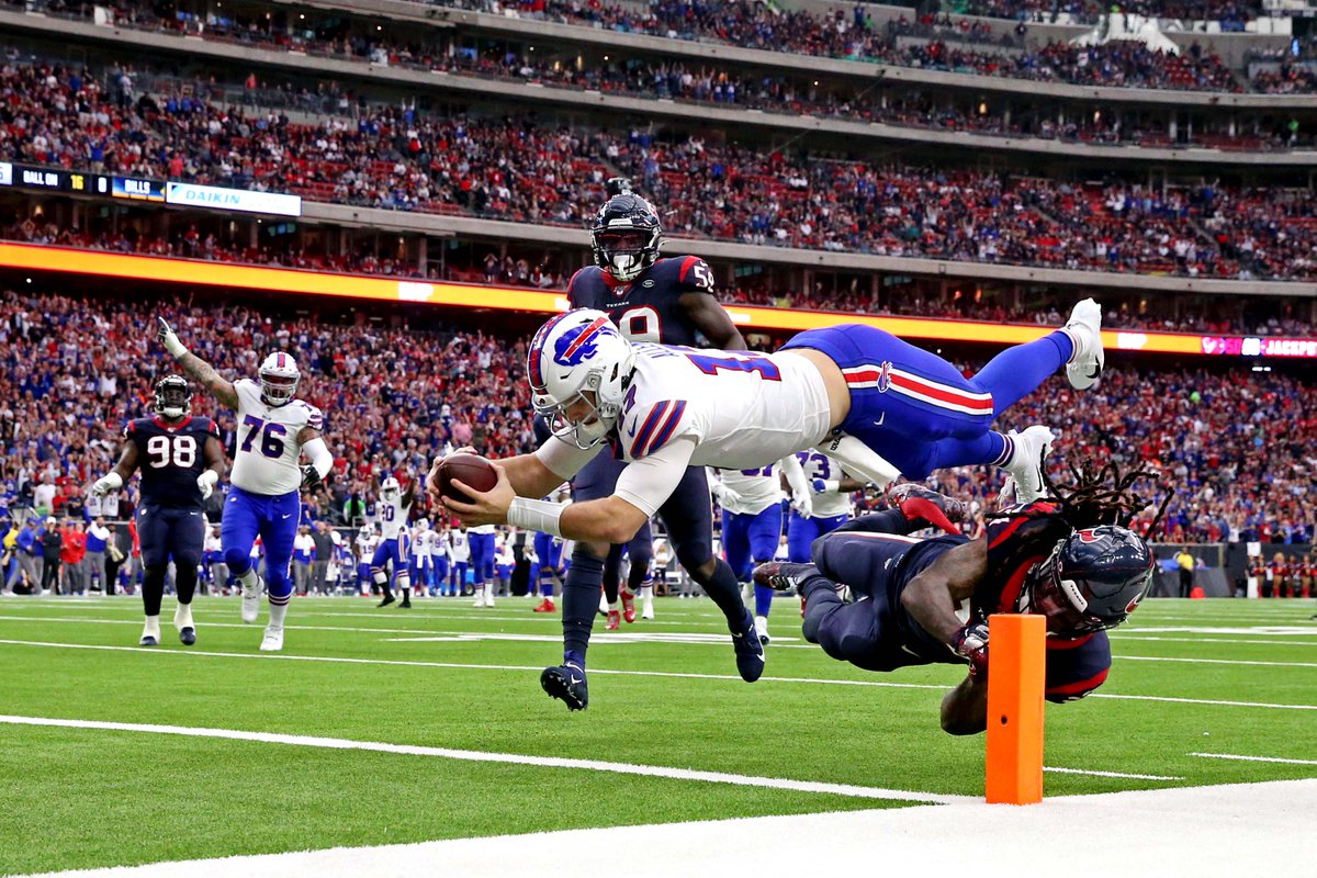 CBSSportsHQ's tweet photo. WAIT WHAT!!??

Career Rushing Touchdowns:

@Giants RB Saquon Barkley 17

@BuffaloBills QB Josh Allen 17

Both drafted in 2018 and @saquon has actually started two more games than @JoshAllenQB https://t.co/Das7Pqdhcw