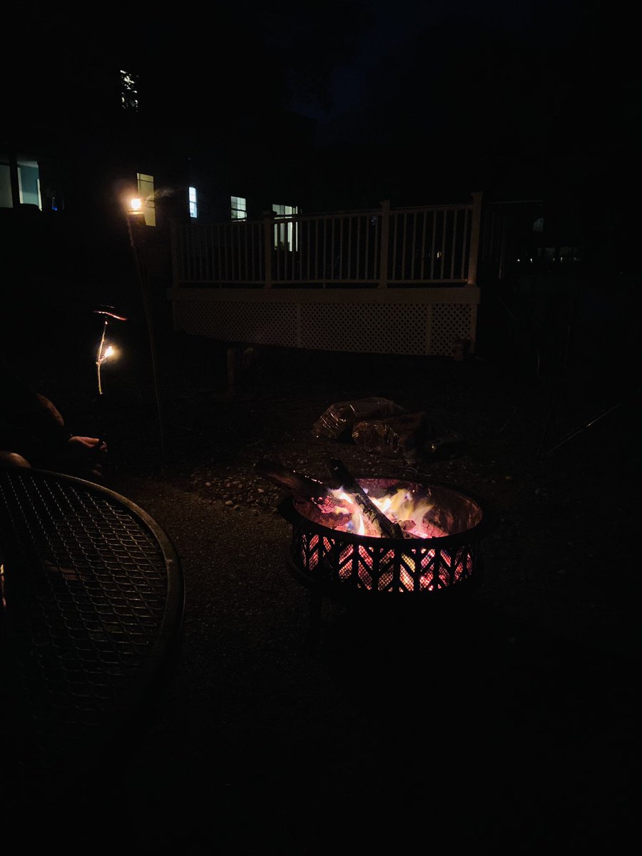 leggieson's tweet photo. Comfy cozy evenin 😊🔥💛🌌 https://t.co/PBf0RYhu7p