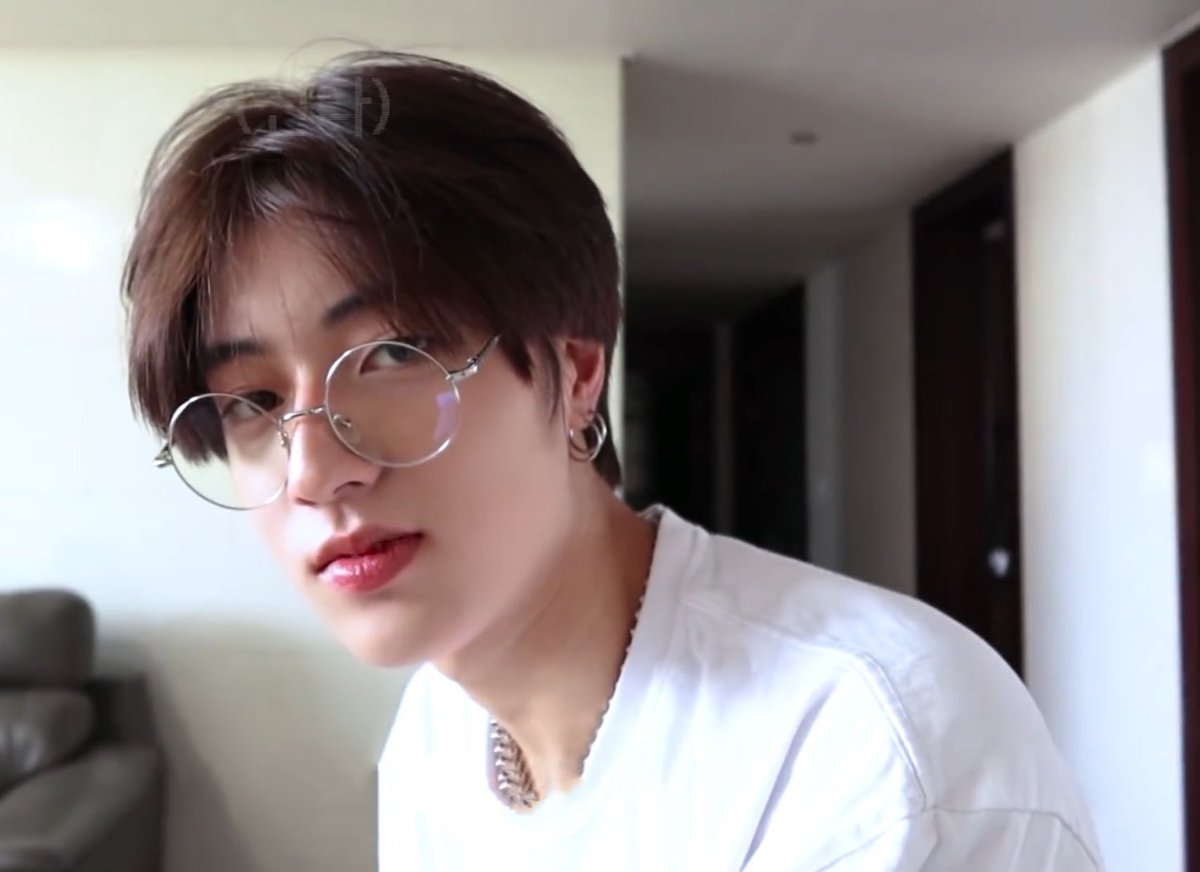 ตอนอายุ14                ตอนอายุ16

#TREASURE #HARUTO