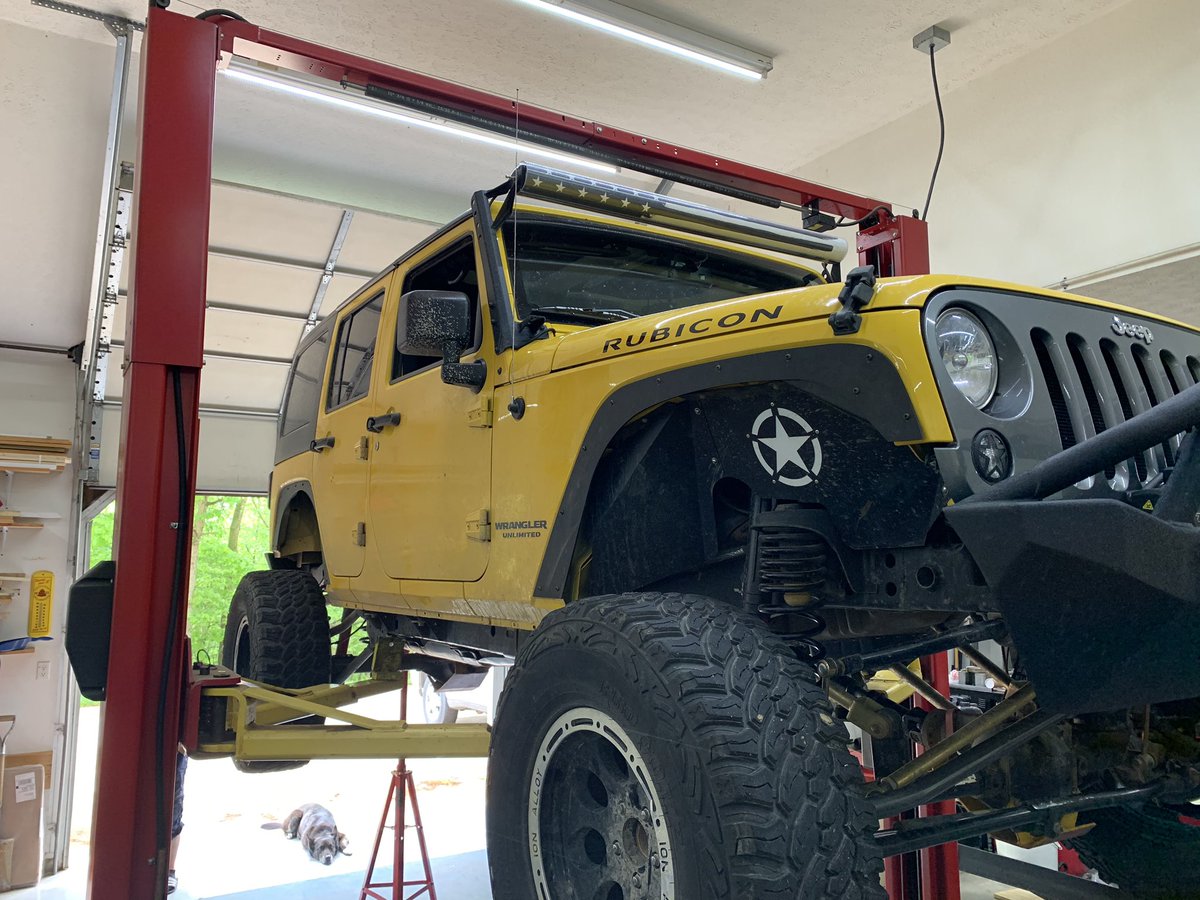 4x4Mid's tweet photo. Factory sliders gone, New ones installed. https://t.co/NbLufs6zdz
