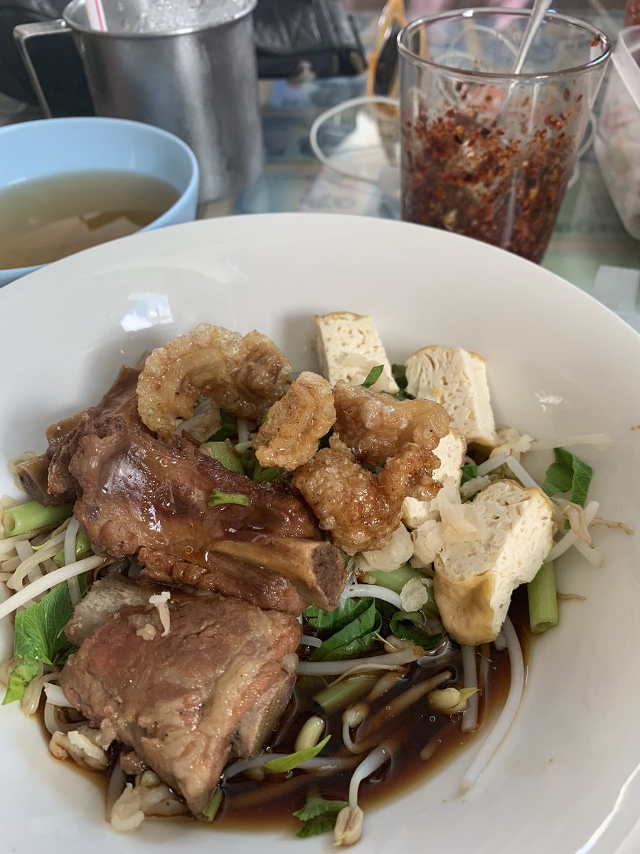 AsiaMaeve's tweet photo. Decades established, this shophouse on Koh Phangnan dishes up some dam fine noodles! #aroimak https://t.co/tVhTvpm4pt