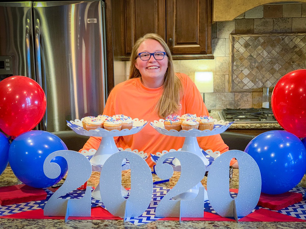 baileydb9's tweet image. Hey bitches, this Batcheller got her Bachelor’s degree today! ❤️💙🎉🍾 #KUGrad #RockChalk