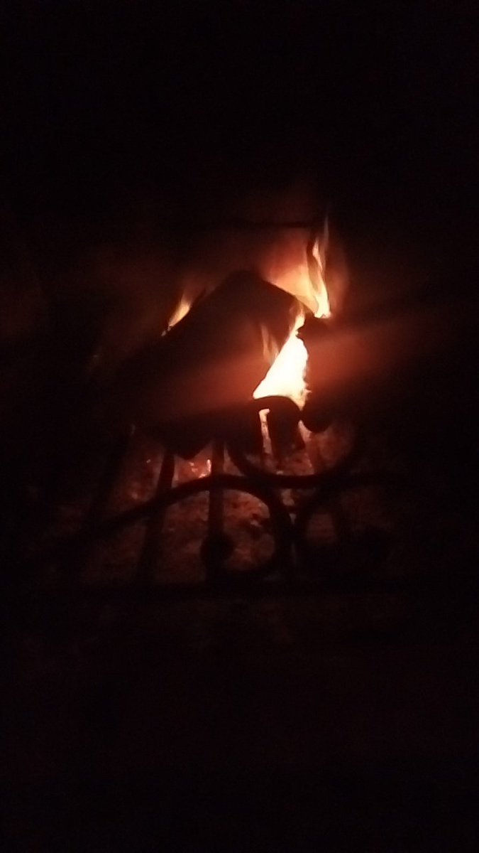 Estufa, Netflix y un merecido porro👽
