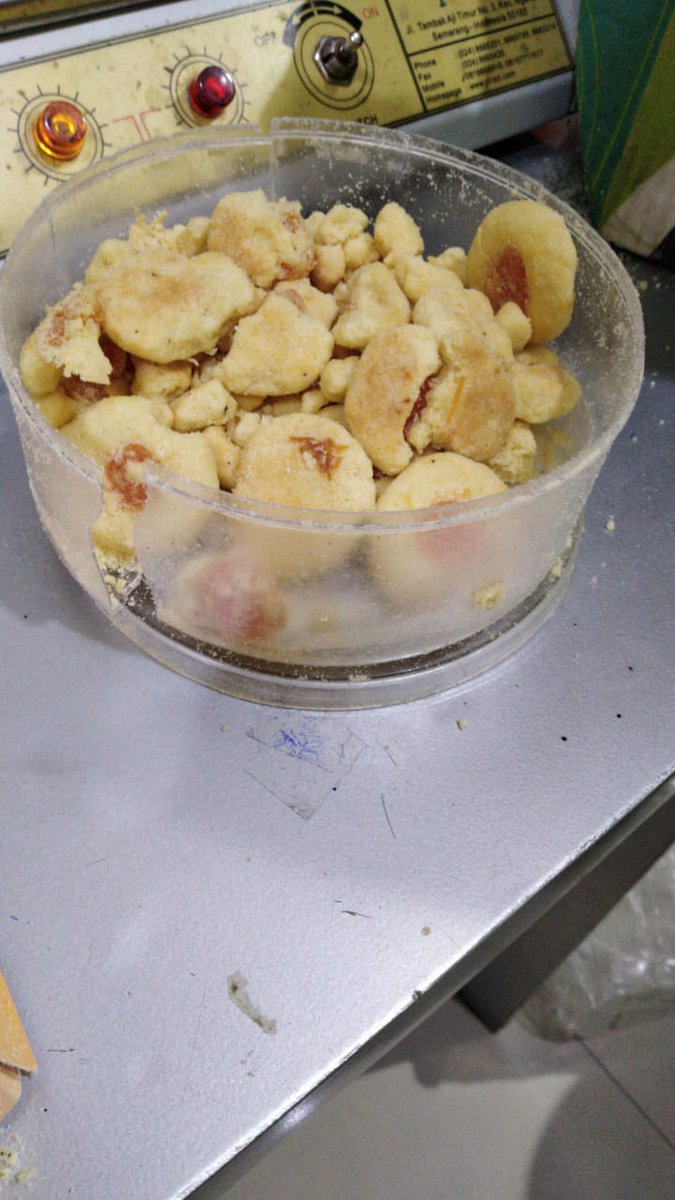 dhe_cha03's tweet photo. UDAH DI NOTICE KUE RAPUH, BUTA YA MASIH JUGA DIBANTING ASTAGAA KESEL AKUTUHHH @sicepat_ekspres https://t.co/HbxrAw2yQB