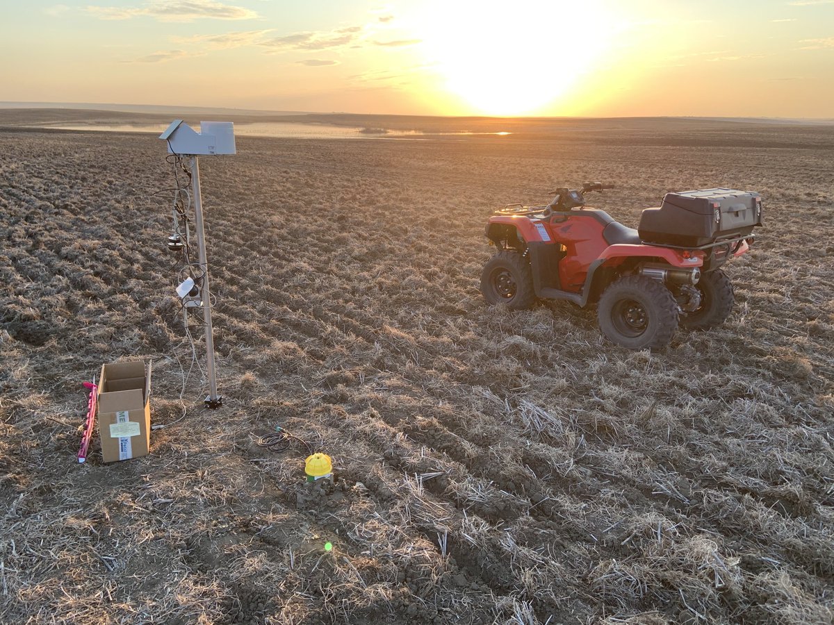 MaxAgConsulting's tweet photo. Beautiful evening for another ⁦@CropIntel⁩ install. https://t.co/KKTezpv4XM