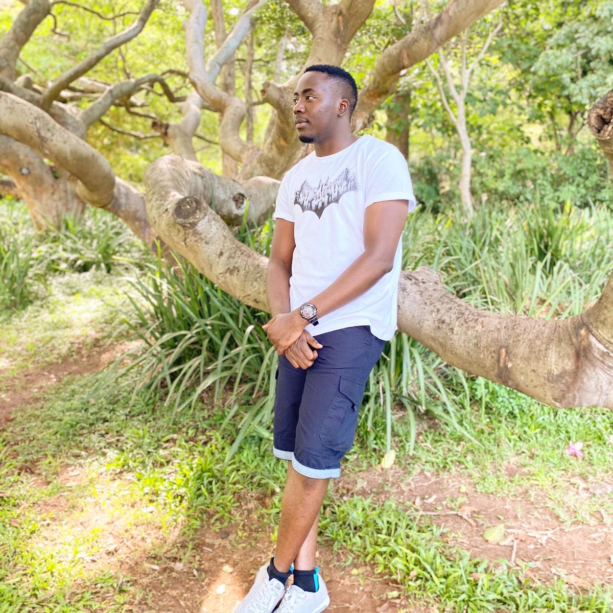 OparindeKM's tweet image. Nobody is even shooting shots at me 🤷‍♂️🤷‍♂️🤷‍♂️. My father’s epistle about marriage this morning really touched my soul. Please shoot your shots, I am ready.