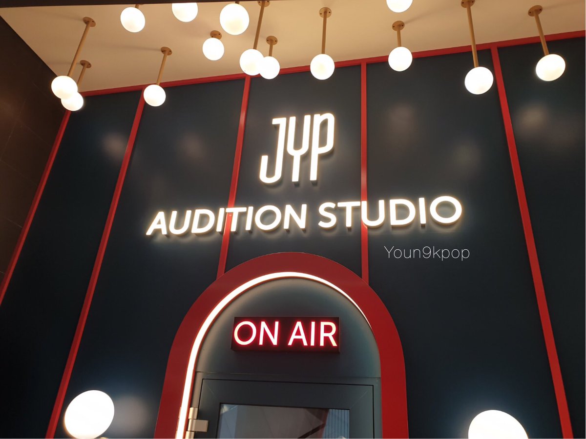 youn9kpop's tweet photo. Wowww 😱
Soulcup คาเฟ่ของ JYP เปิดสาขาใหม่ สวยมาก พร้อมมีห้องร้องเพลงให้ด้วย
เค้กใหม่ๆ น่ากินเพียบเลย

หมดโควิคต้องลองไปกันดูนะคะ
#JYP @GOT7Official https://t.co/0SjmyLCBP9