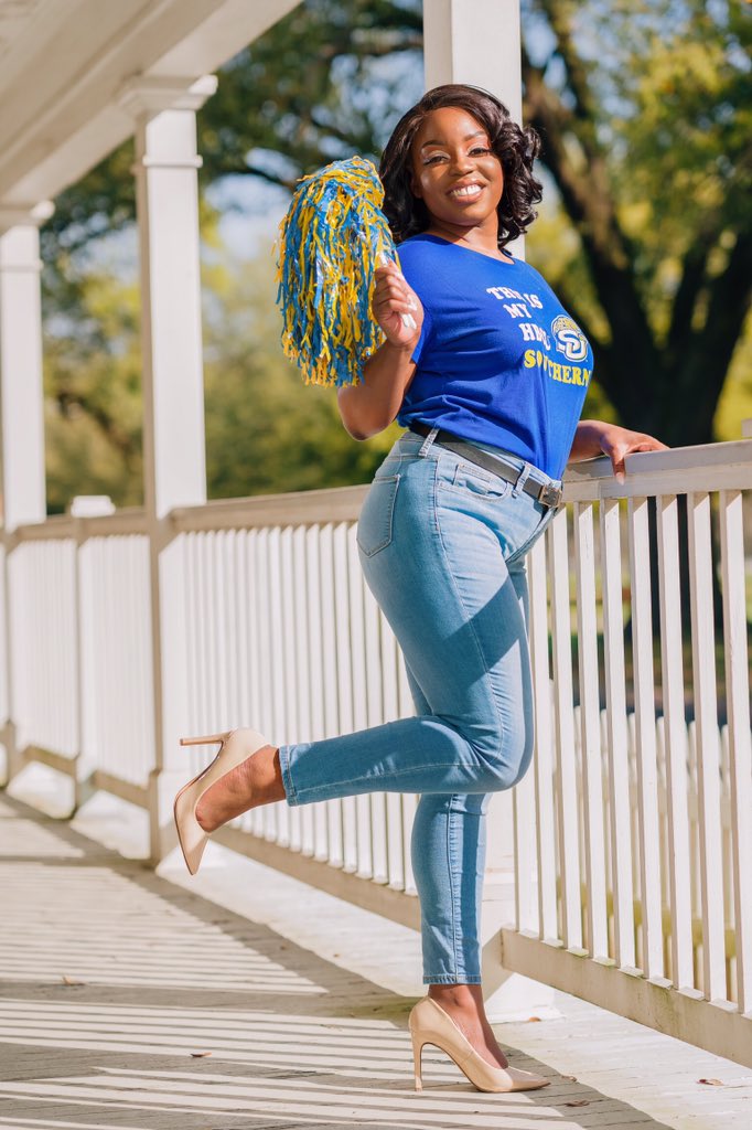 UziCourt's tweet photo. I’m so proud to say I am officially a Southern University Alumna✨💙💛! I am graduating with FULL HONORS, a 3.6 GPA, and a job offer from IBM in Texas.
I wish much success to my fellow graduates. WE FINALLY MADE IT🎓💸 #classof2020🎓 #SU2020 #BetaPsi #24Klub #ttallain https://t.co/vhz4a47rzb