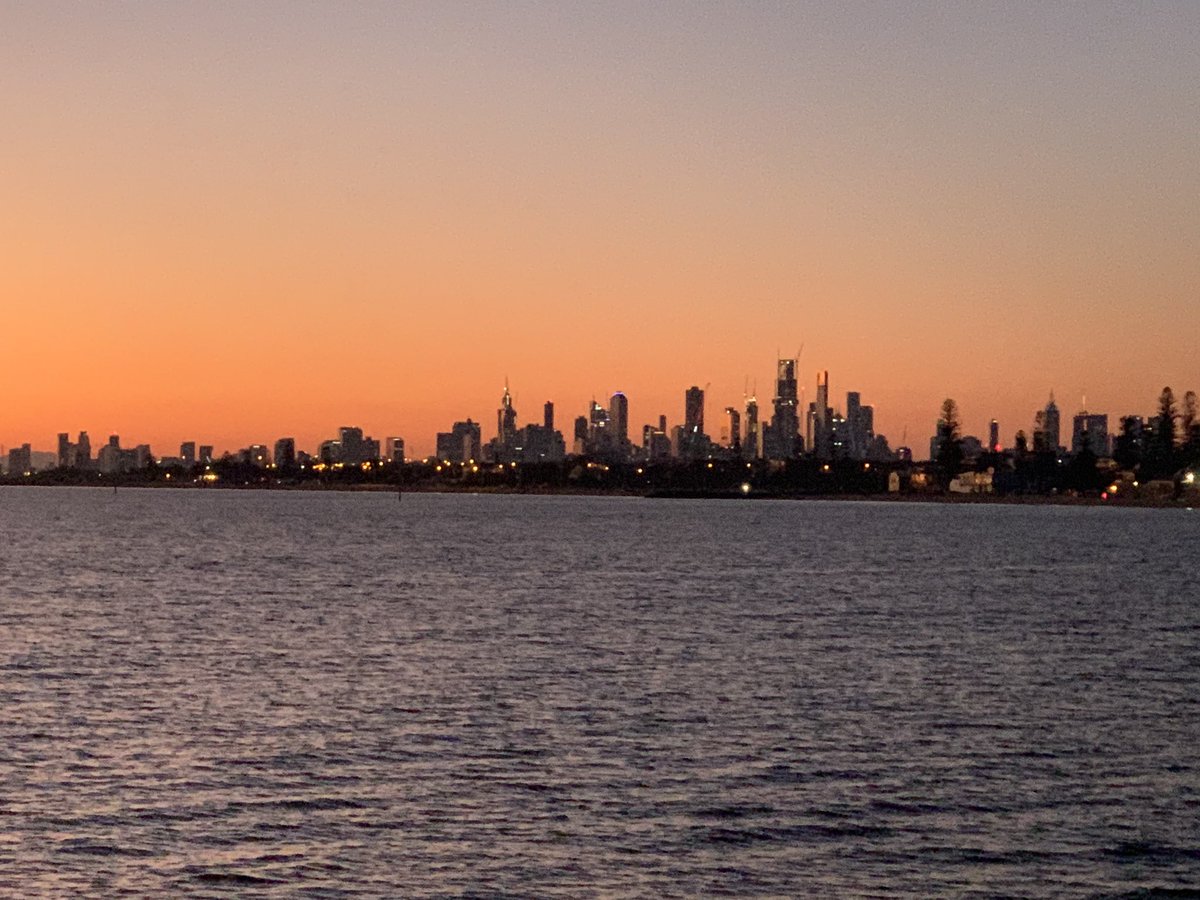 krispmelb's tweet photo. After being indoors most of the day reading grant applications I was met with this spectacular sunset #melbourne #brighton #COVID__19 #isowalks #Grateful https://t.co/dm9zwQlk3U