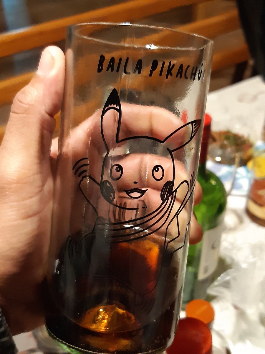 LuisDTFC's tweet photo. Salud!! #bailapikachu https://t.co/5gZI18KQ3J