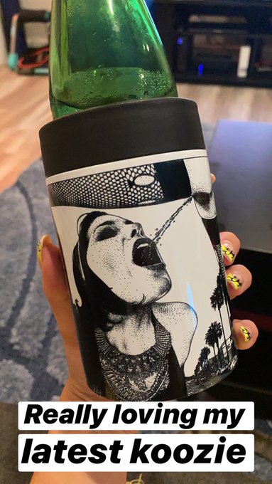 What do you guys think of my new koozie! 😈💦 https://t.co/0mF4nN4uV5
